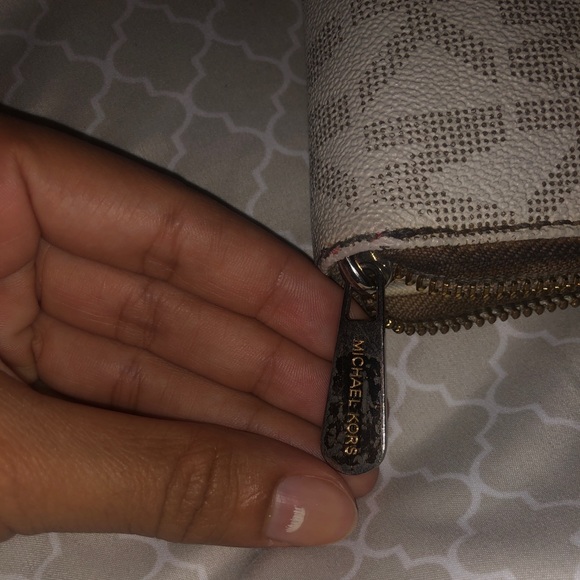 Authentic Michael Kors wallet - Picture 8 of 8